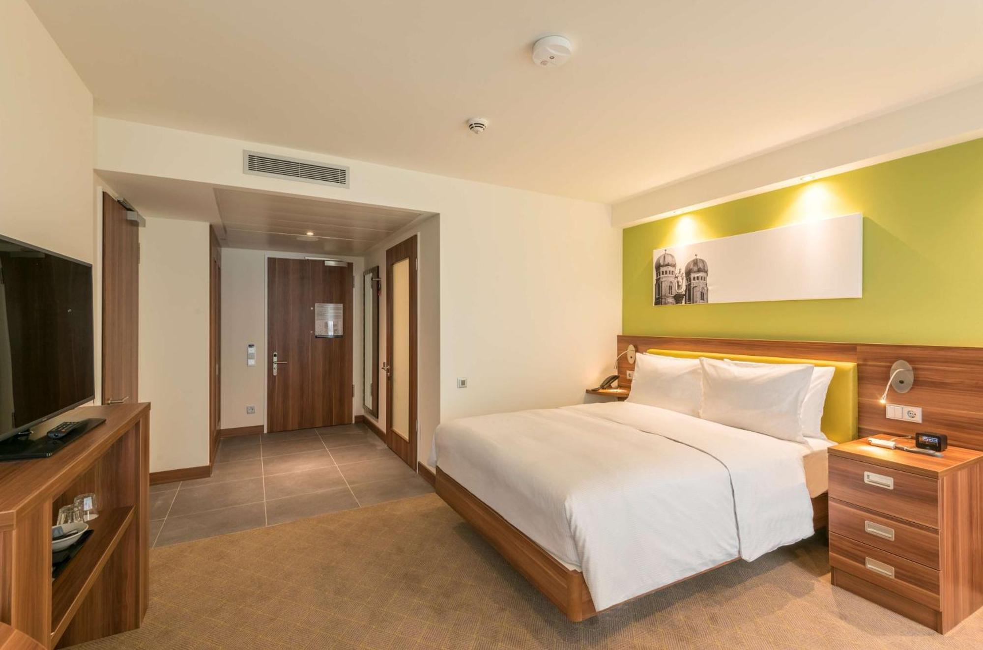 Hampton By Hilton West Отель Мюнхен