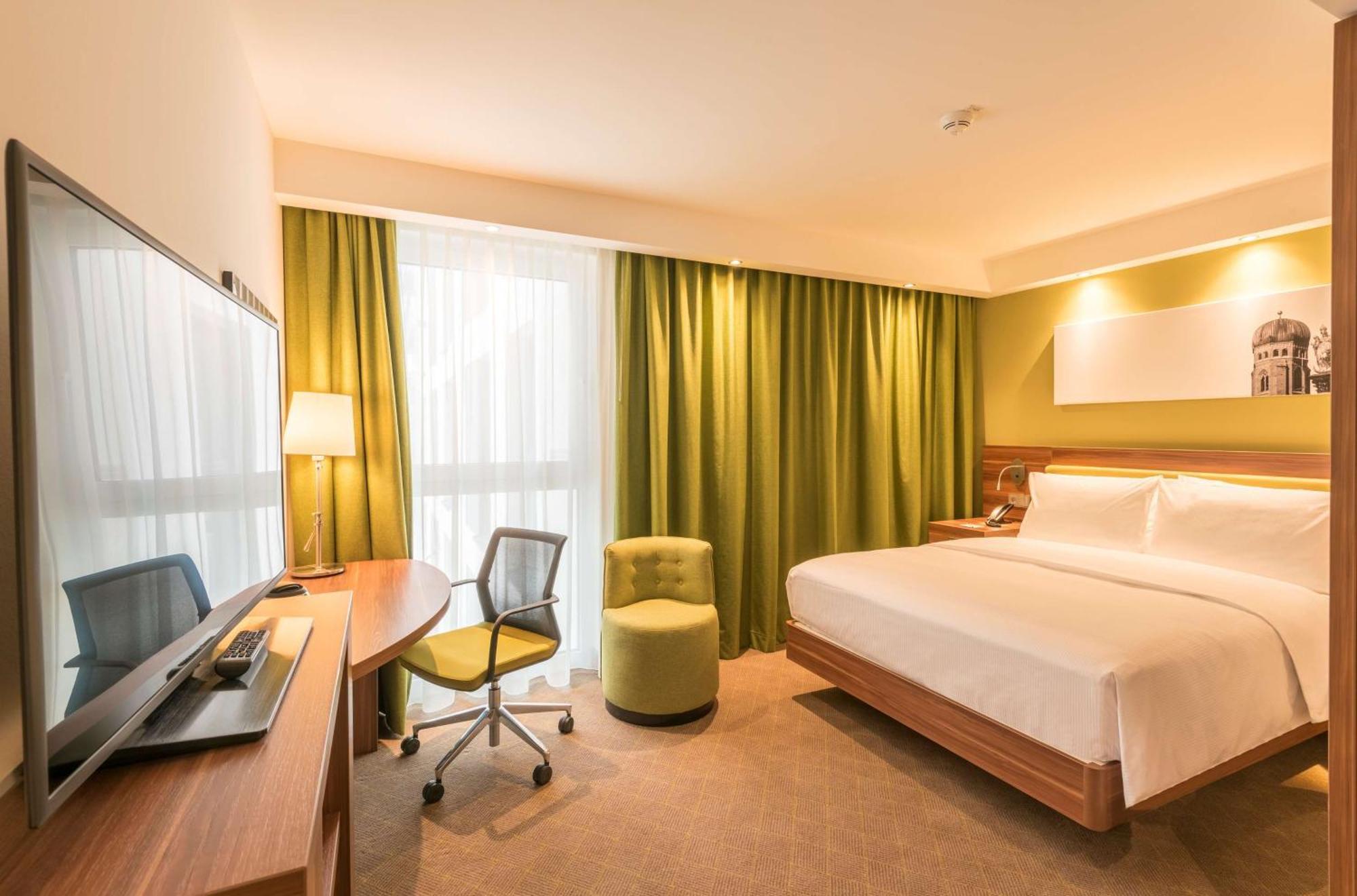 Hampton By Hilton West